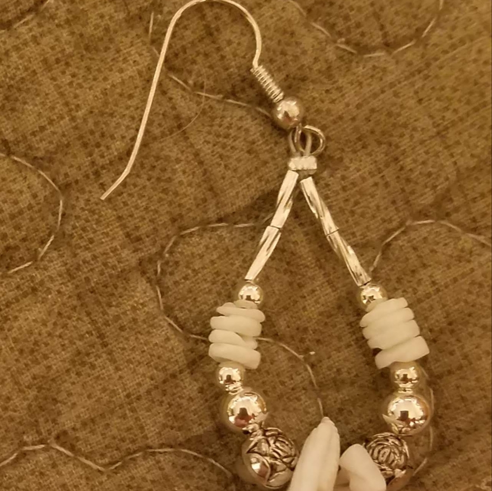 Pretty white and silver dangly handmade earringsPlease go to my page and see ot - Picture 4 of 12